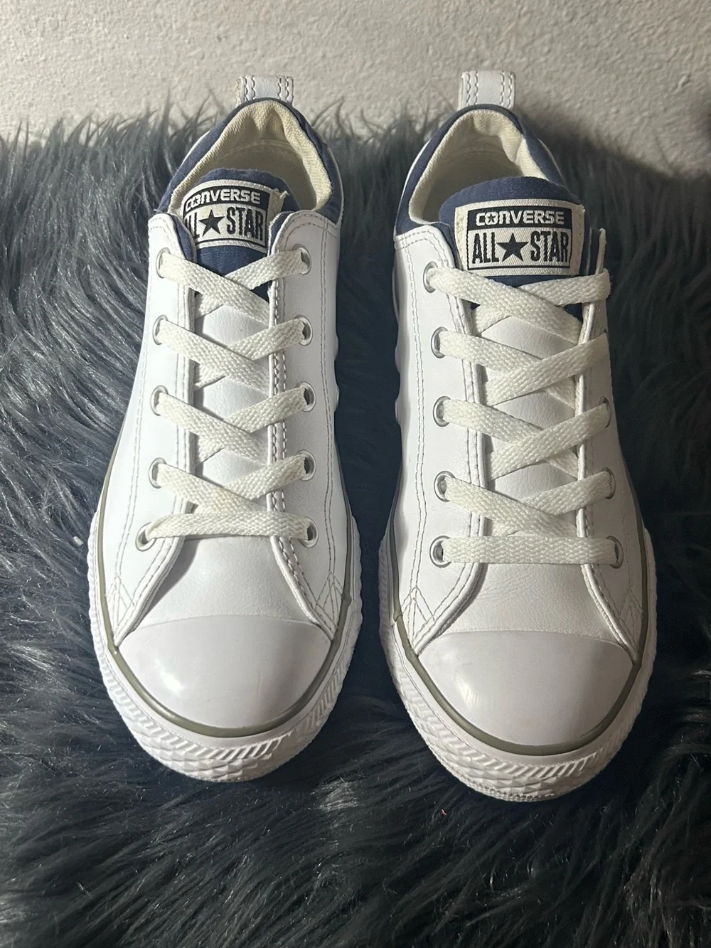 Converse Chuck Taylor All Star Leather White Low-Top Sneakers Size 4
